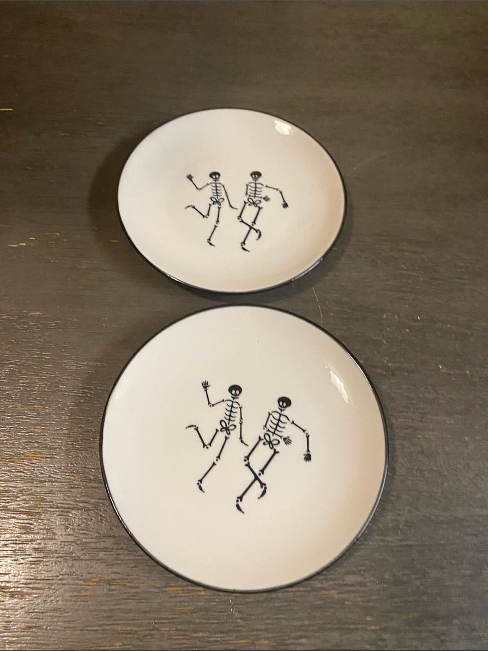 Skeletons themed dessert plates - Picture 2 of 3
